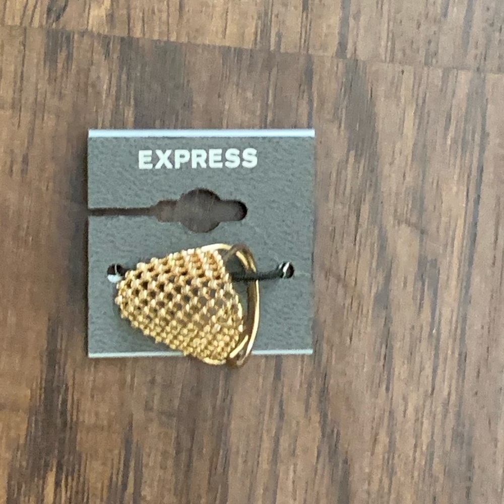 Express beautiful ring size 7 - Picture 5 of 10